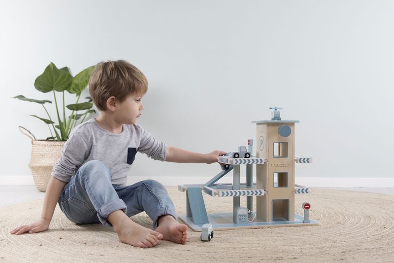 Little Dutch parkeringshus til barn i tre