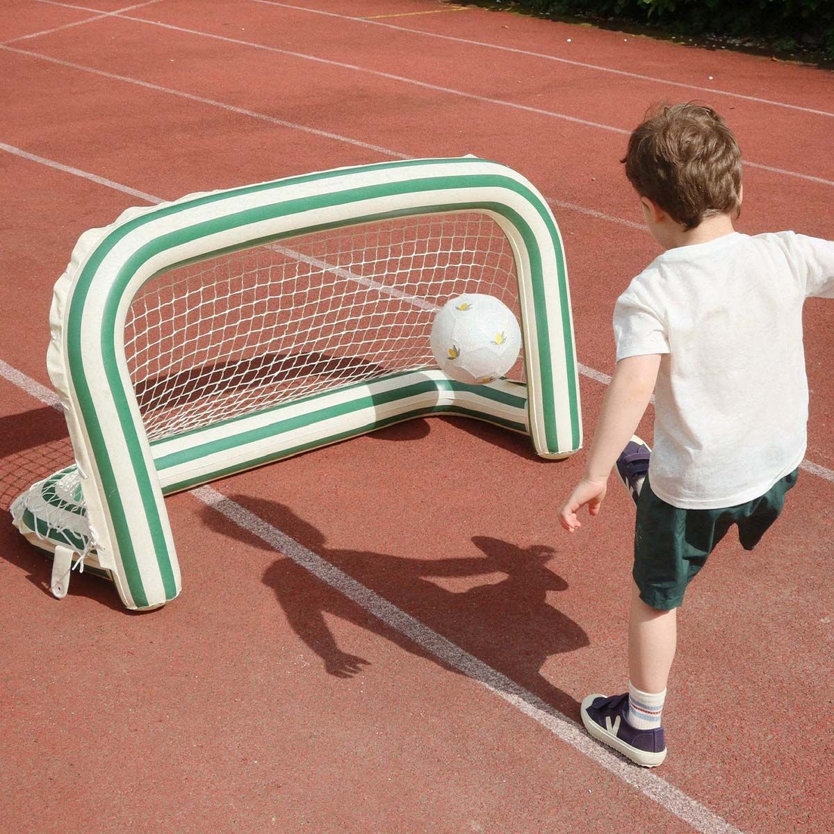 Konges Sløjd oppblåsbar fotballmål, Green Stripe
