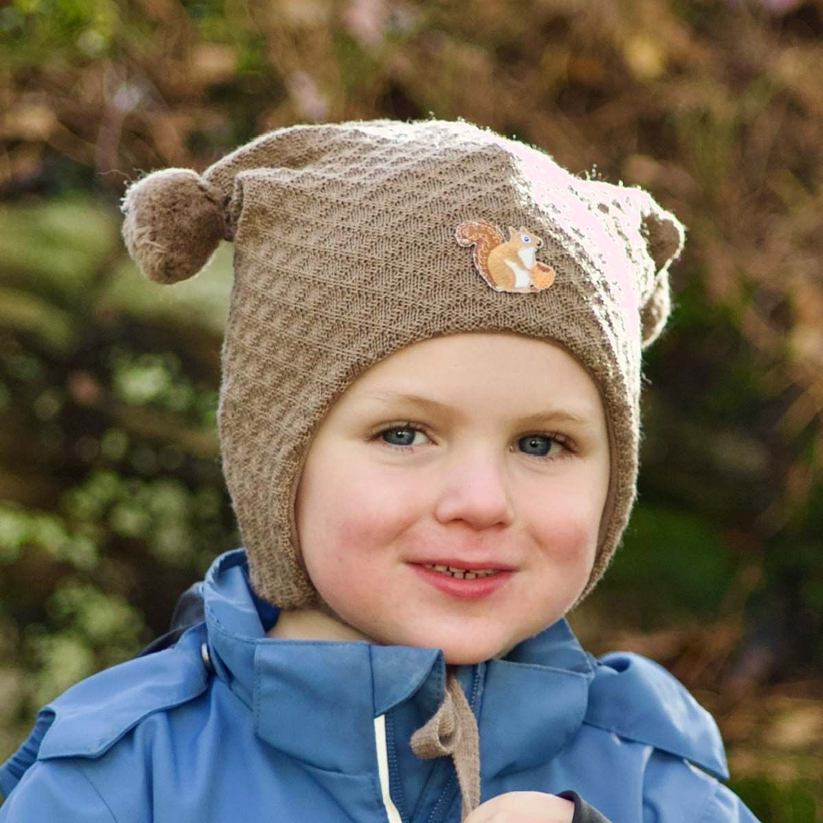 Kivat vinterlue med ekorn Sjokoladebrun DressMyKid AS